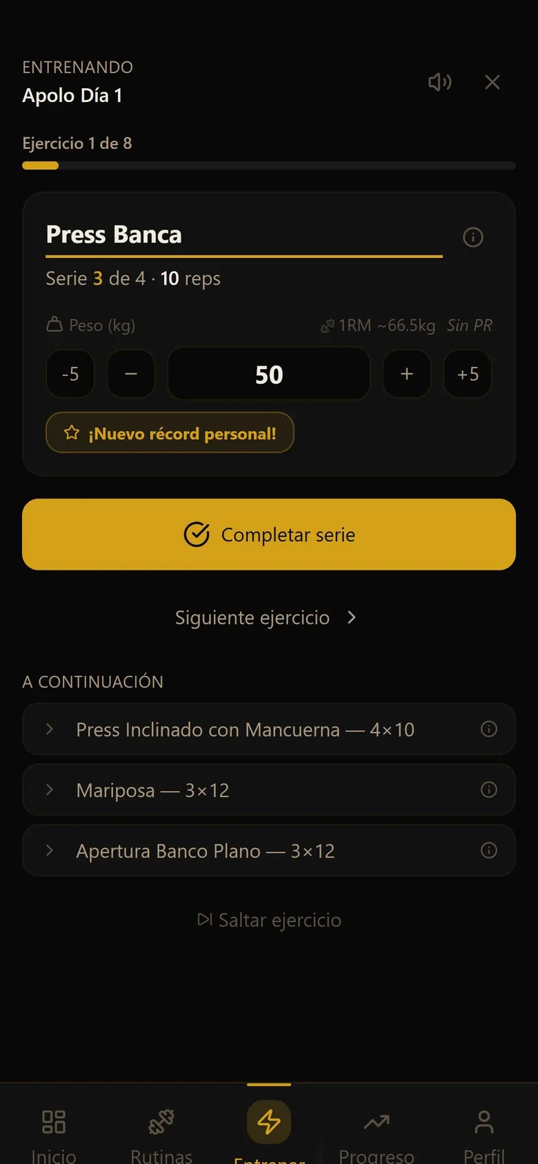 App de Heracles Gymnasio en el celular: sesión guiada de press banca, con el peso de la serie y el aviso de récord personal